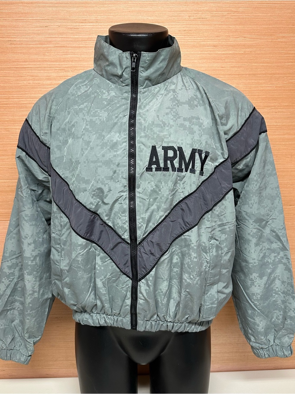 Army Gray Digital Camo Improved Physical Fitness Uniform IPFU PT Jacket Medium